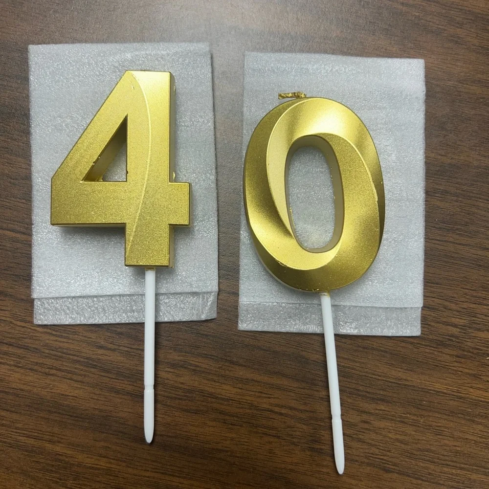 Gold “40” birthday candles. 2 pieces.